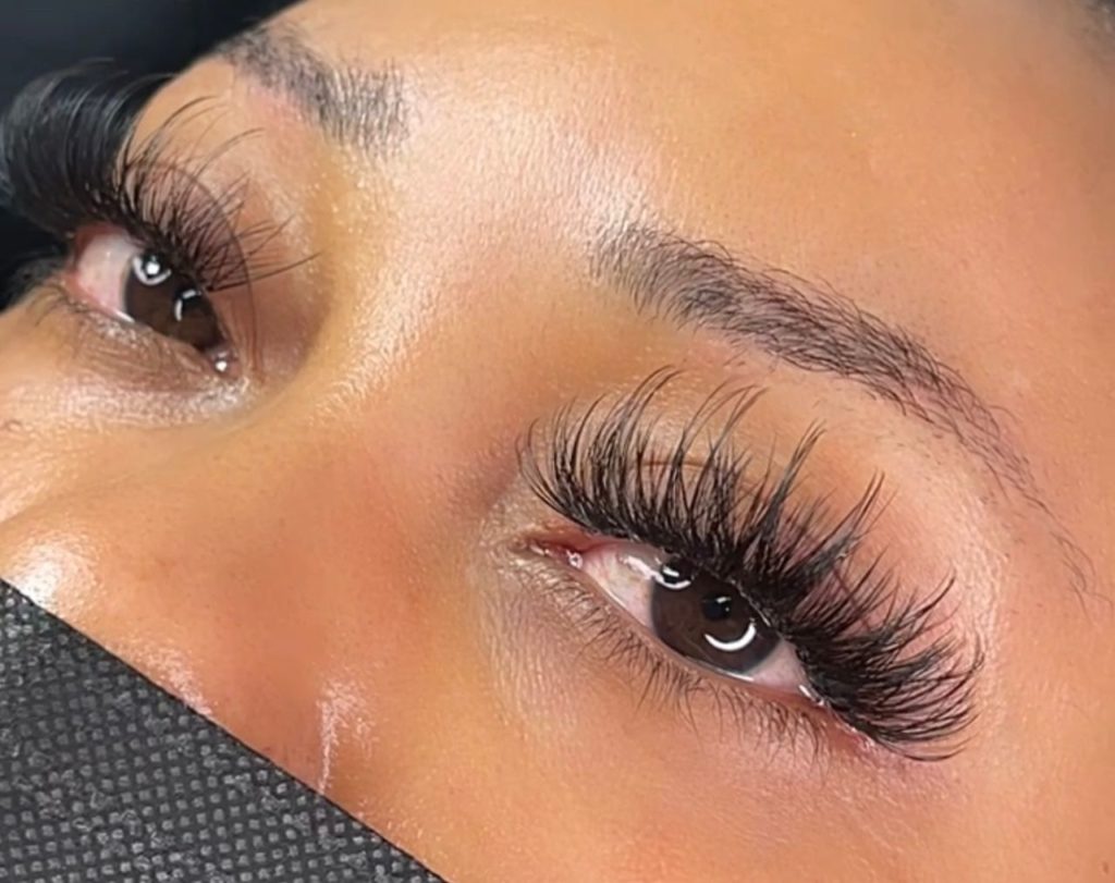 Semi permanent eyelash extension in Lekki Lagos